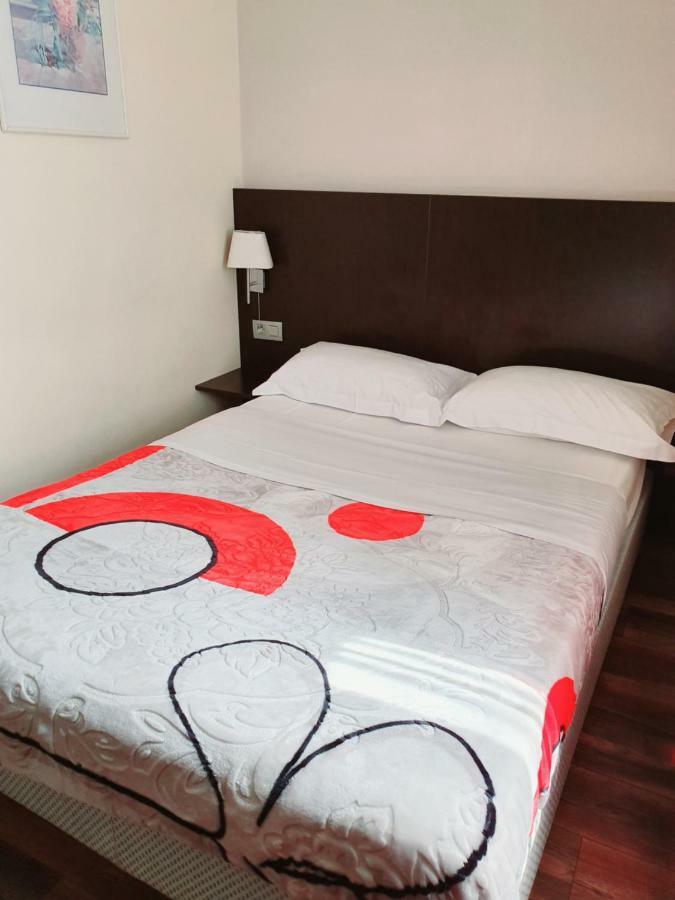 Hotel Queen Mary Βρυξέλλες Εξωτερικό φωτογραφία